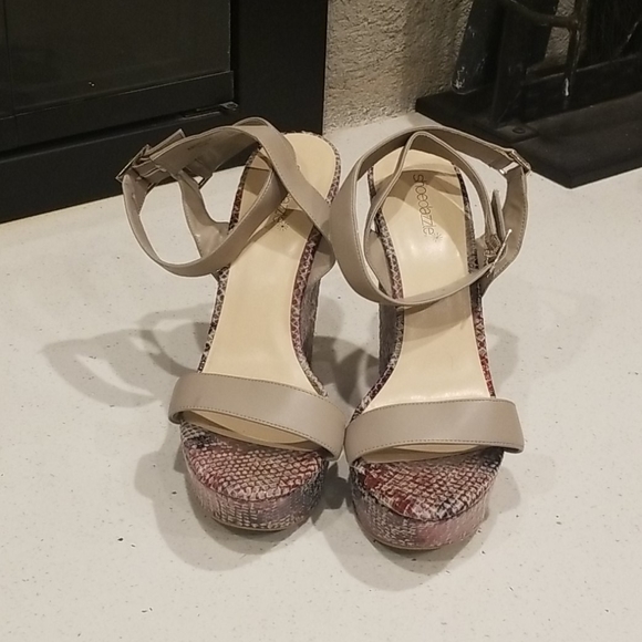 Shoedazzle High Heeled Wedge - Picture 2 of 5